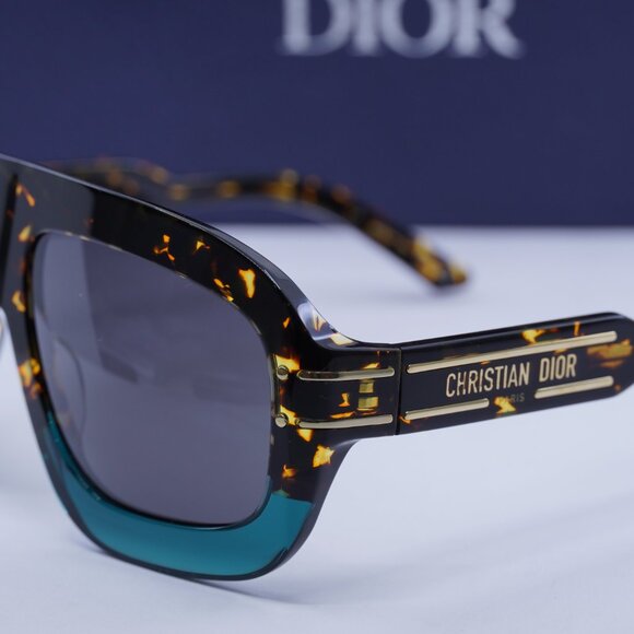 Dior DIORSIGNATURE M1U 27A0 Aviator Sunglasses – Havana / Grey main image 11